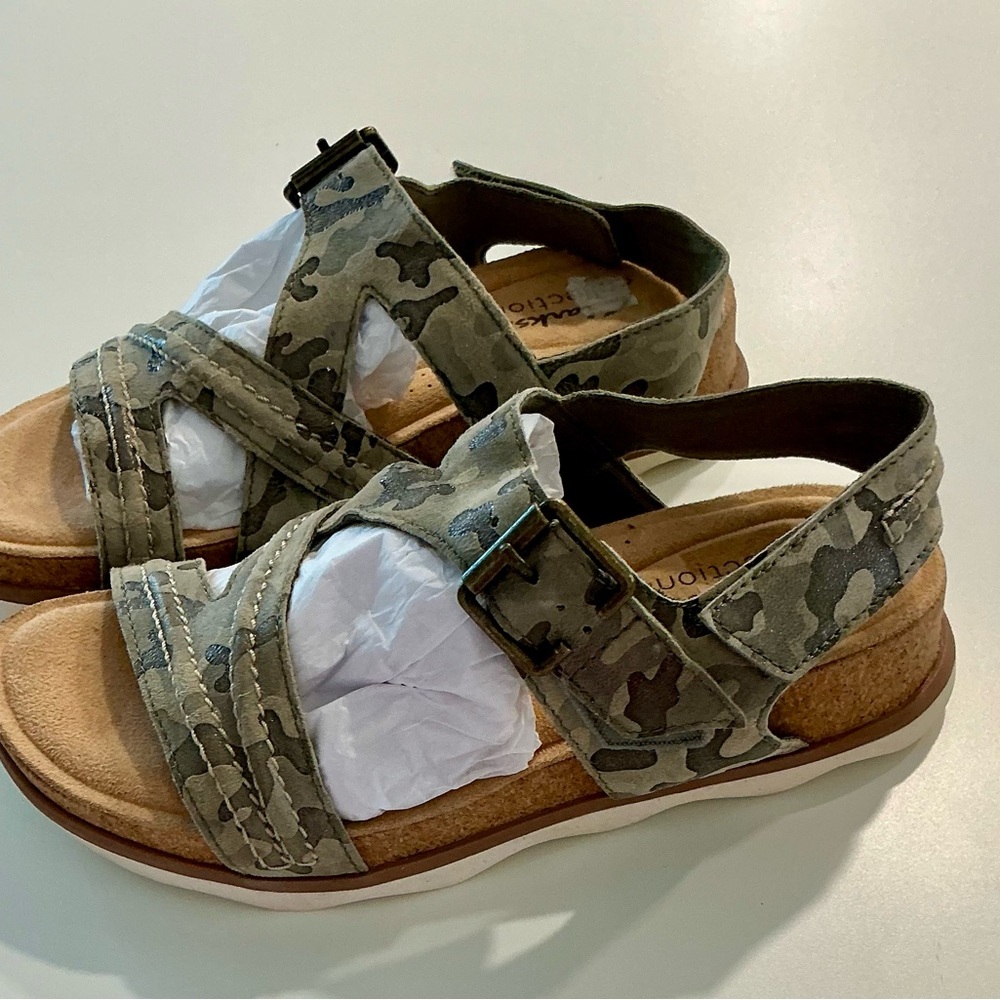 Clarks Camo Bryan Step Sandals Sz 5 - Picture 2 of 10